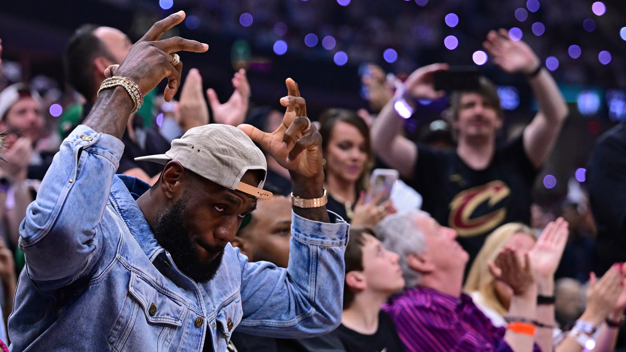 LeBron James attends Game 4 between Celtics and Cavaliers in Cleveland, his  old stomping grounds – WKRG News 5