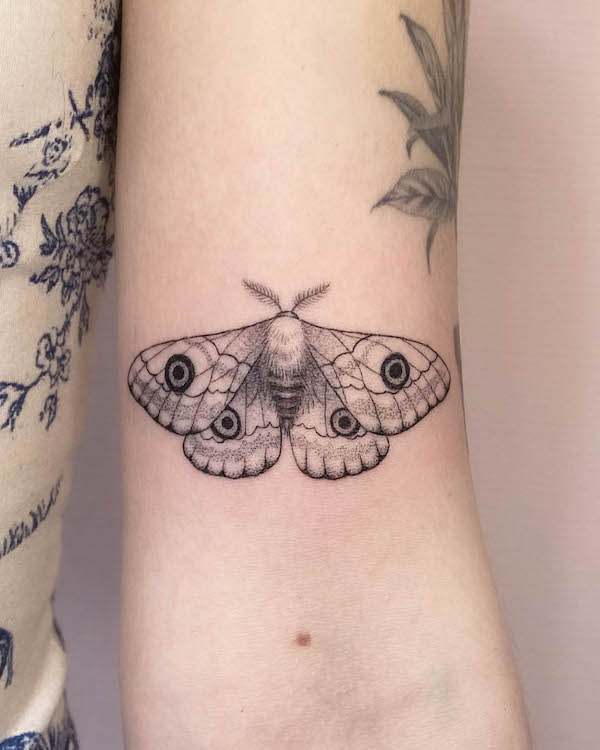 Polyphemus moth tattoo by @la.pipe.bleue