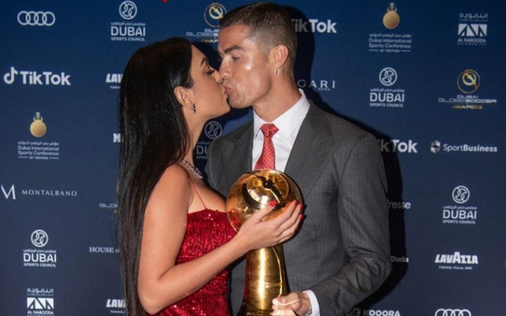 Chuyện tình 5 năm đầy ngọt ngào của Cristiano Ronaldo và Georgina Rodriguez - 2