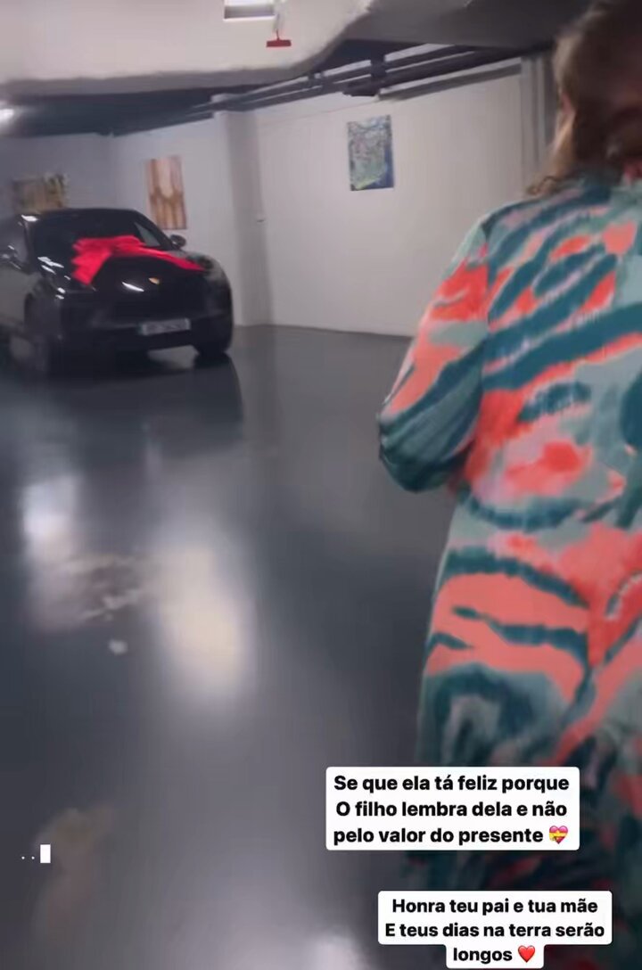 The CR7 Timeline. on X: "️ Cristiano Ronaldo gifts his mother a Porsche  Cayenne on her birthday. ️ https://t.co/eRCEYnXuxX" / X