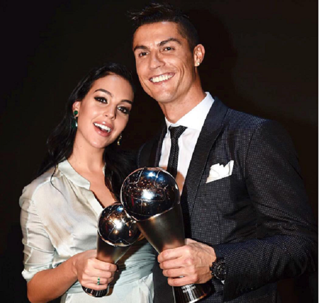 Entertainment - The 'fairy' love story between the daily life of the player Cristiano Ronaldo and the poor girl