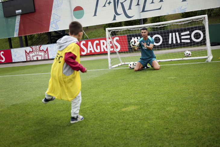 Cristiano Ronaldo is the goalkeeper for the young player