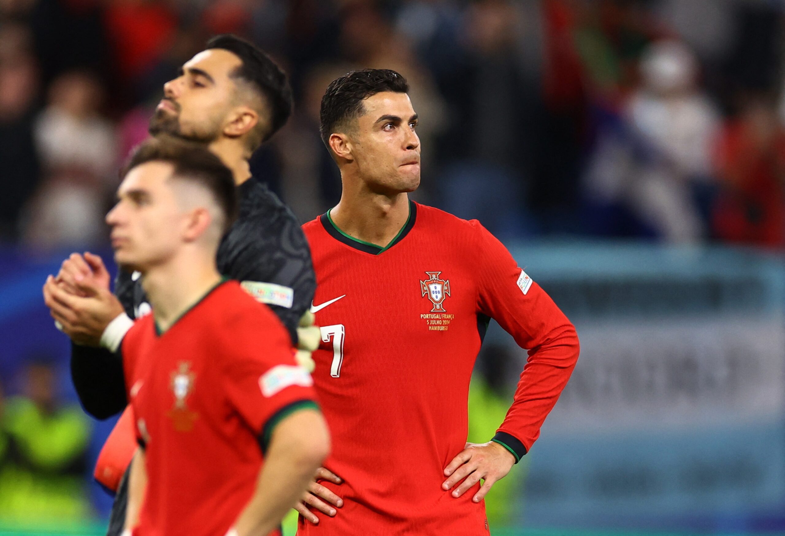 Nước mắt Pepe, tạm biệt Ronaldo và cây quyền trượng trao lại cho Mbappe |  Báo Dân trí