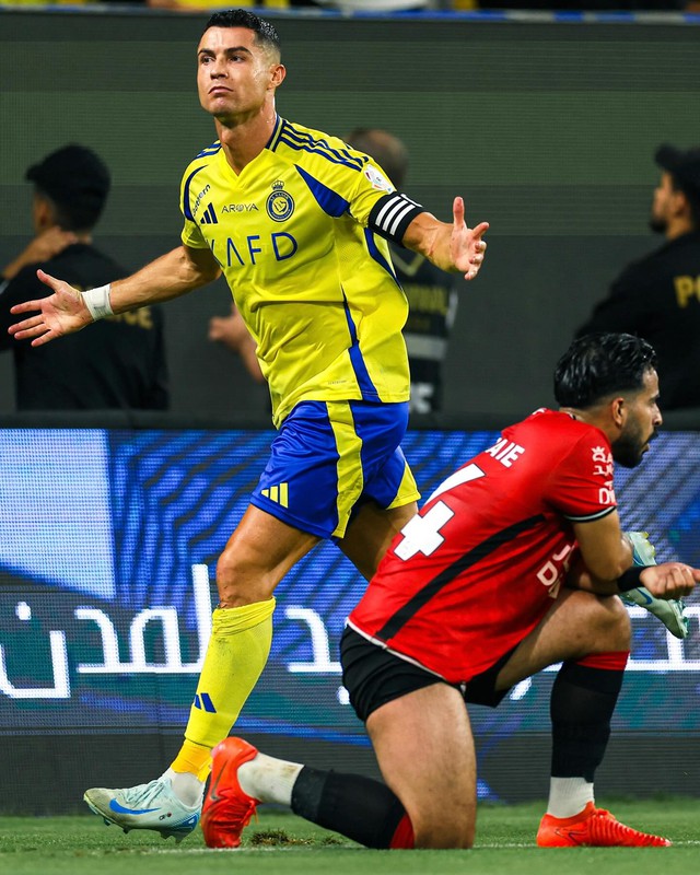 Al Nassr disappointing draw: Ronaldo scored but celebrated provocatively with fans, goal taken away - Photo 1.