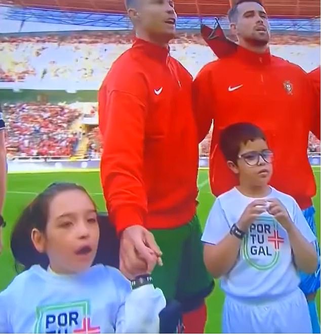 The Al-Nassr star was then seen holding the hand of the mascot during the national anthem