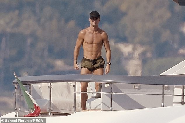 Ronaldo showed off  his incredibly toned physique while rolling up his shorts to get an even tan