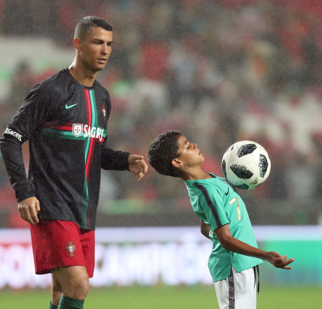 At just 11 years old, Cristiano Ronaldo Jr. is imitating his father with these crazy gym figures - EssentiallySports